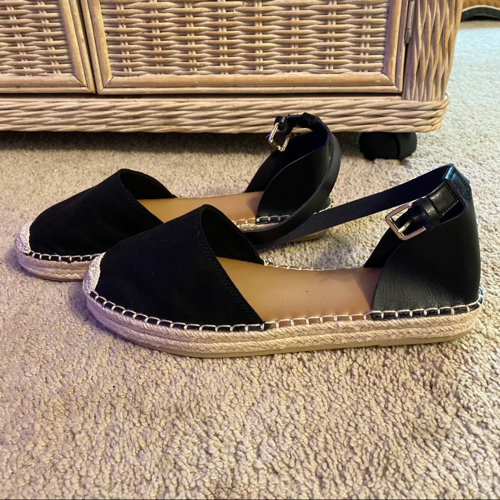 Women’s Black Sandals OldNavy NWOT